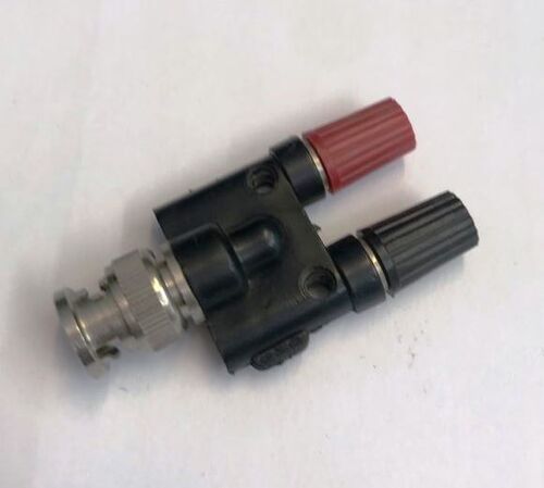 CONECTOR BNC MACHO A DOS BORNAS